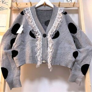 Stylish Knit Cardigan with Ruffles